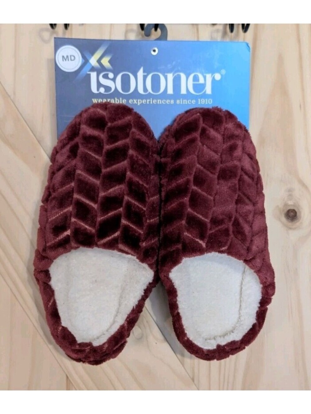 Isotoner Enhanced Heel Cushion Slippers Henna MD 6.5-7.5 Red